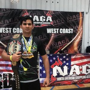 Meet your Posher, Max moises